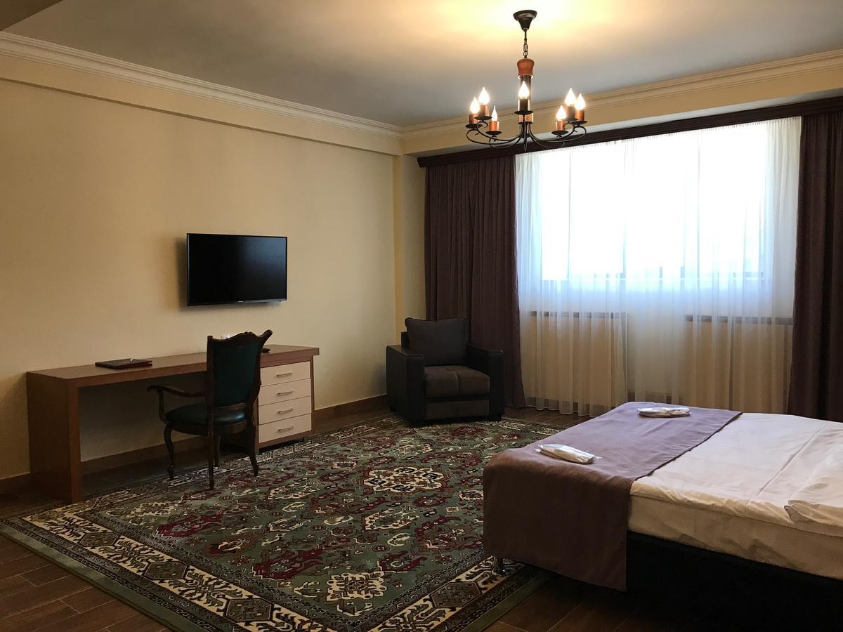 Hotel Plaza Viktoria Gyumri Exterior foto