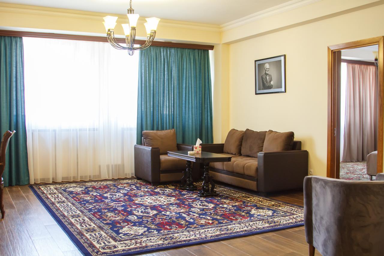 Hotel Plaza Viktoria Gyumri Exterior foto